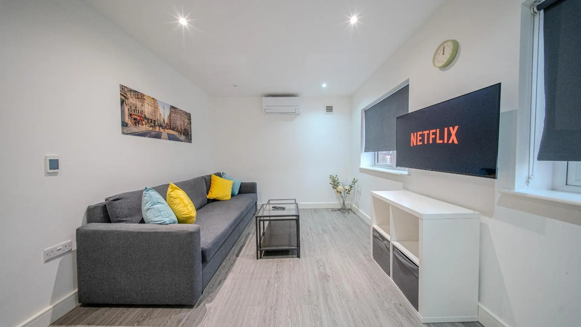 Ilford Luxury Apartments 4*,