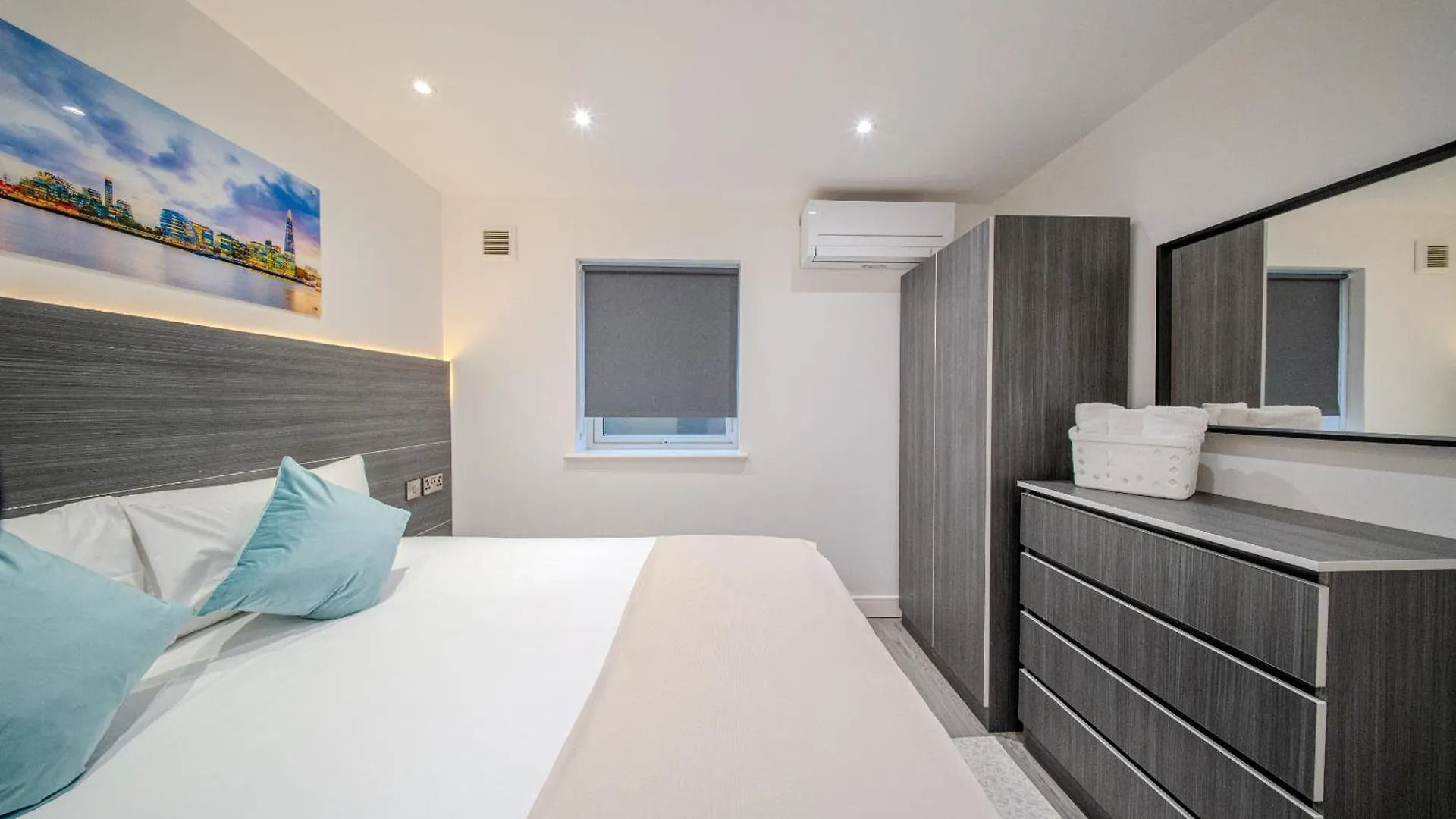Ilford Luxury Apartments Hotel
