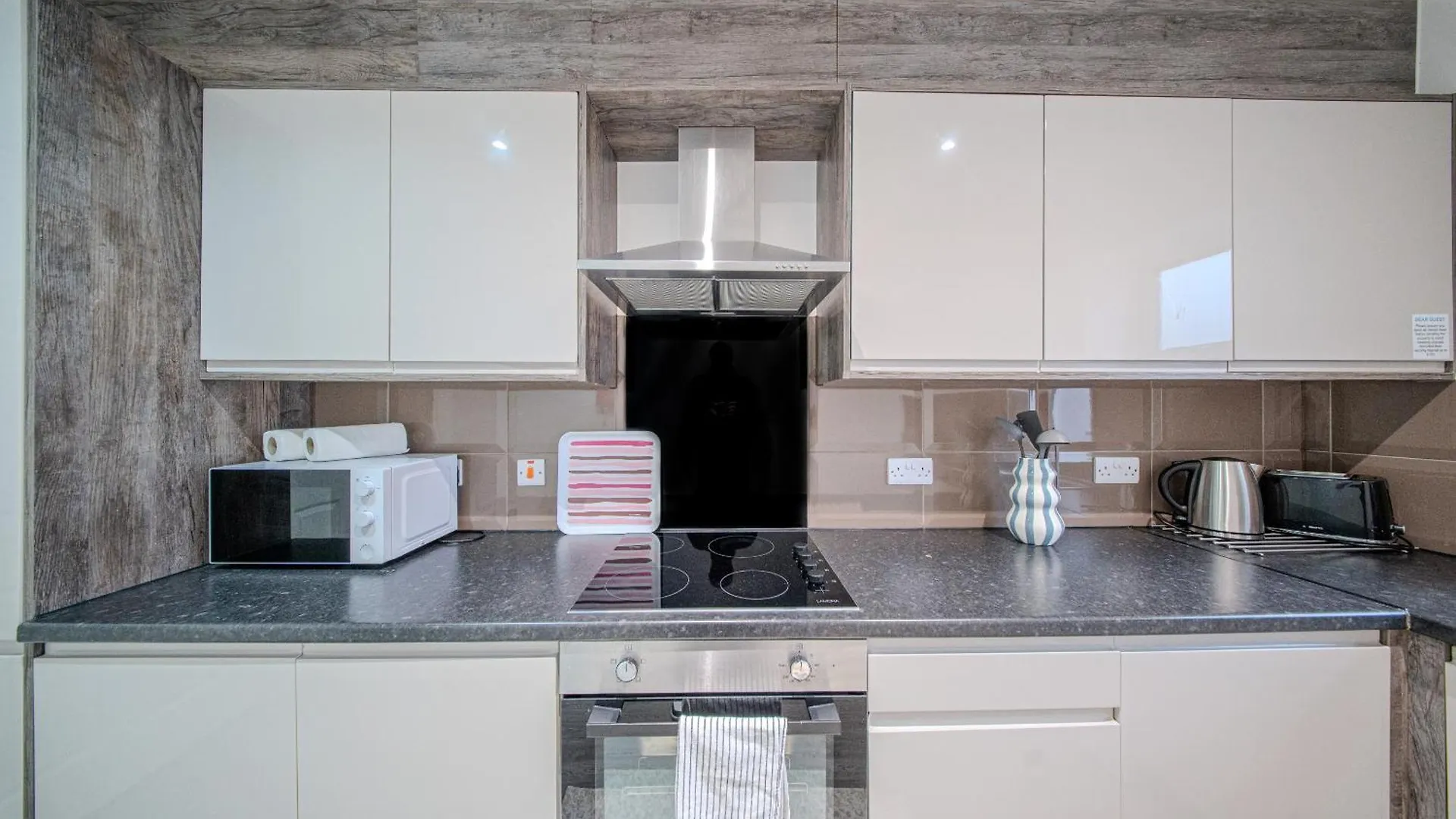 Ilford Luxury Apartments 4*,